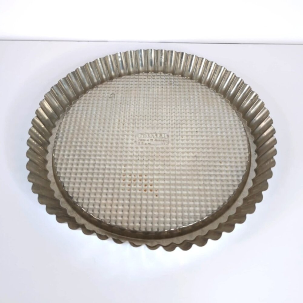 Vintage Kaiser Germany 9” Raised Bottom Baking Tin Fruit Flan Pan